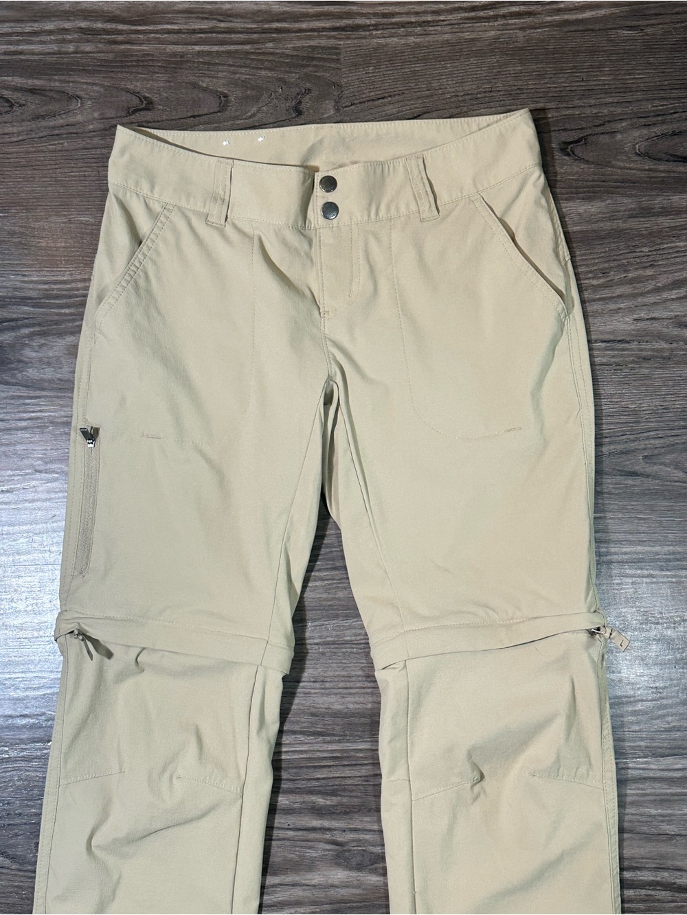 COLUMBIA Tan OMNI-SHIELD Saturday Trail Convertible Zip Off Pants 4 Short - Picture 2 of 15